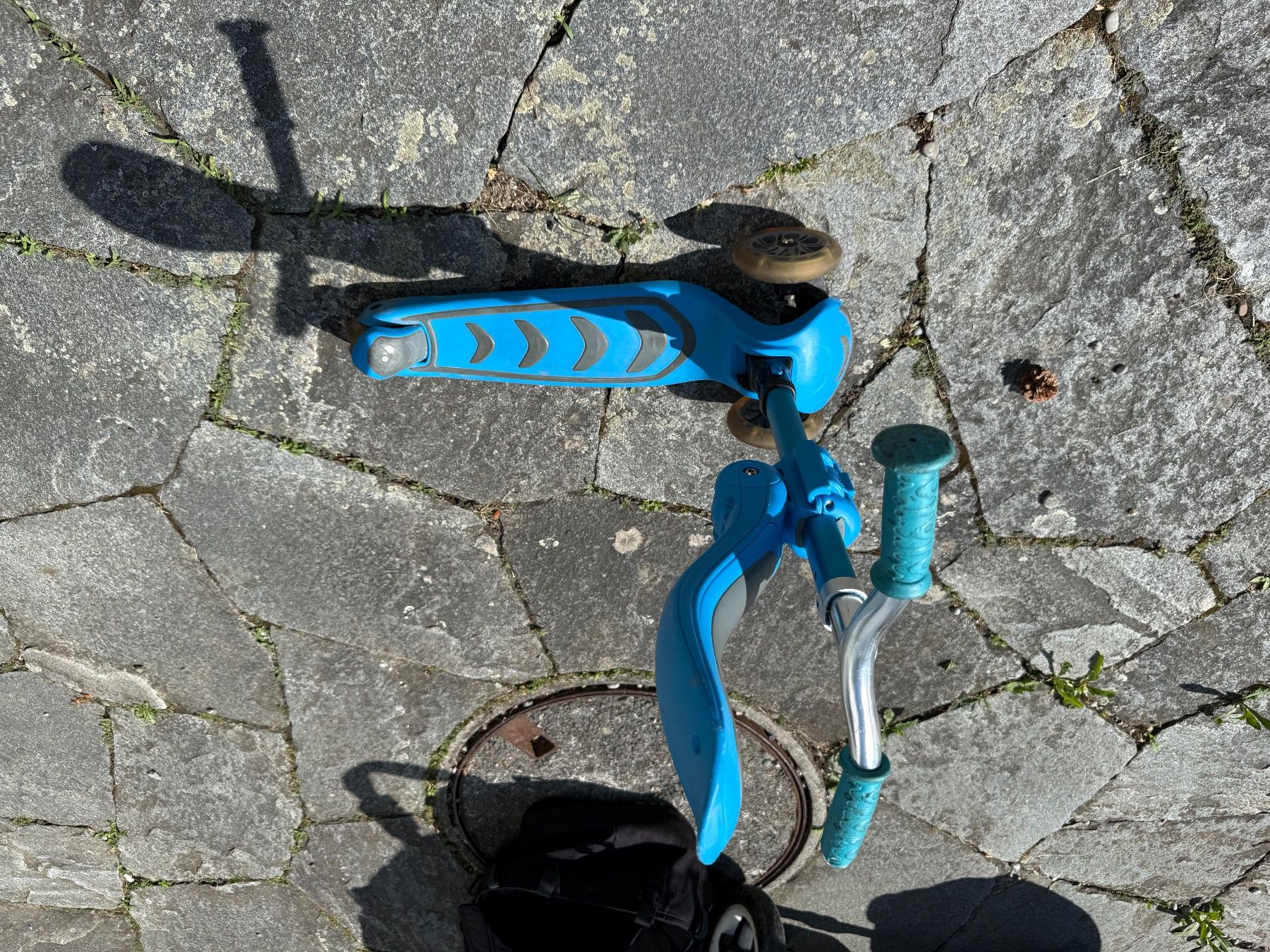 Veicoli per bambini: Kinderroller blau gebraucht 3-Rad – Usato da Herrliberg venduto da Alexandra8702 2