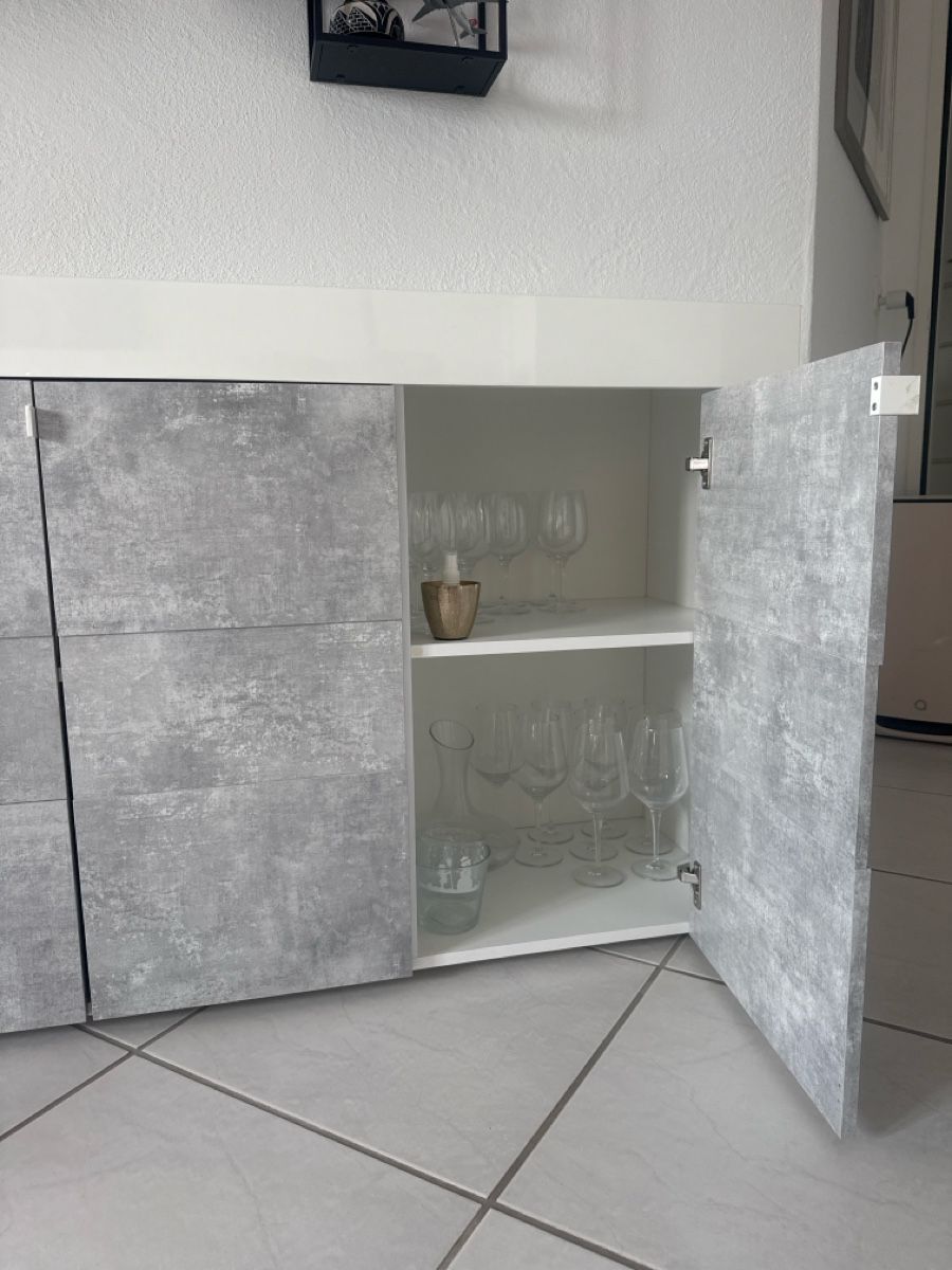 Cassettiere: Sideboard in Weiss/Betonoptik – Usato da Kloten venduto da pascalthomet 1