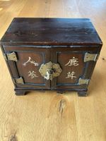 Alte asiatische Schmuck-Truhe, Holz mit Messing, Rarität!