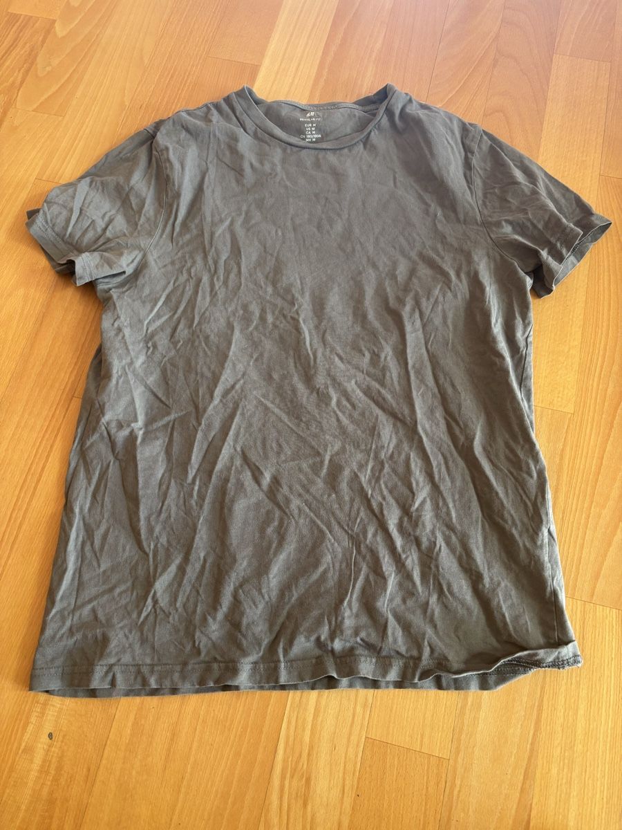 T-shirts: Gray T Shirt H&M – D'occasion à Chexbres par doe_xns6