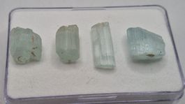 Lot Aquamarin roh total 20.4ct.