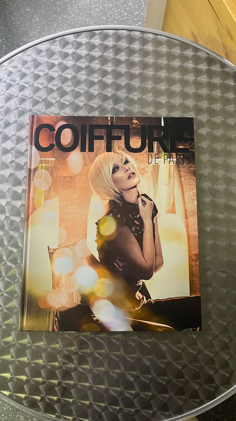 Livres: Frisurbuch Coiffeur – D'occasion à Meinisberg par Coiffeur_Liquidation