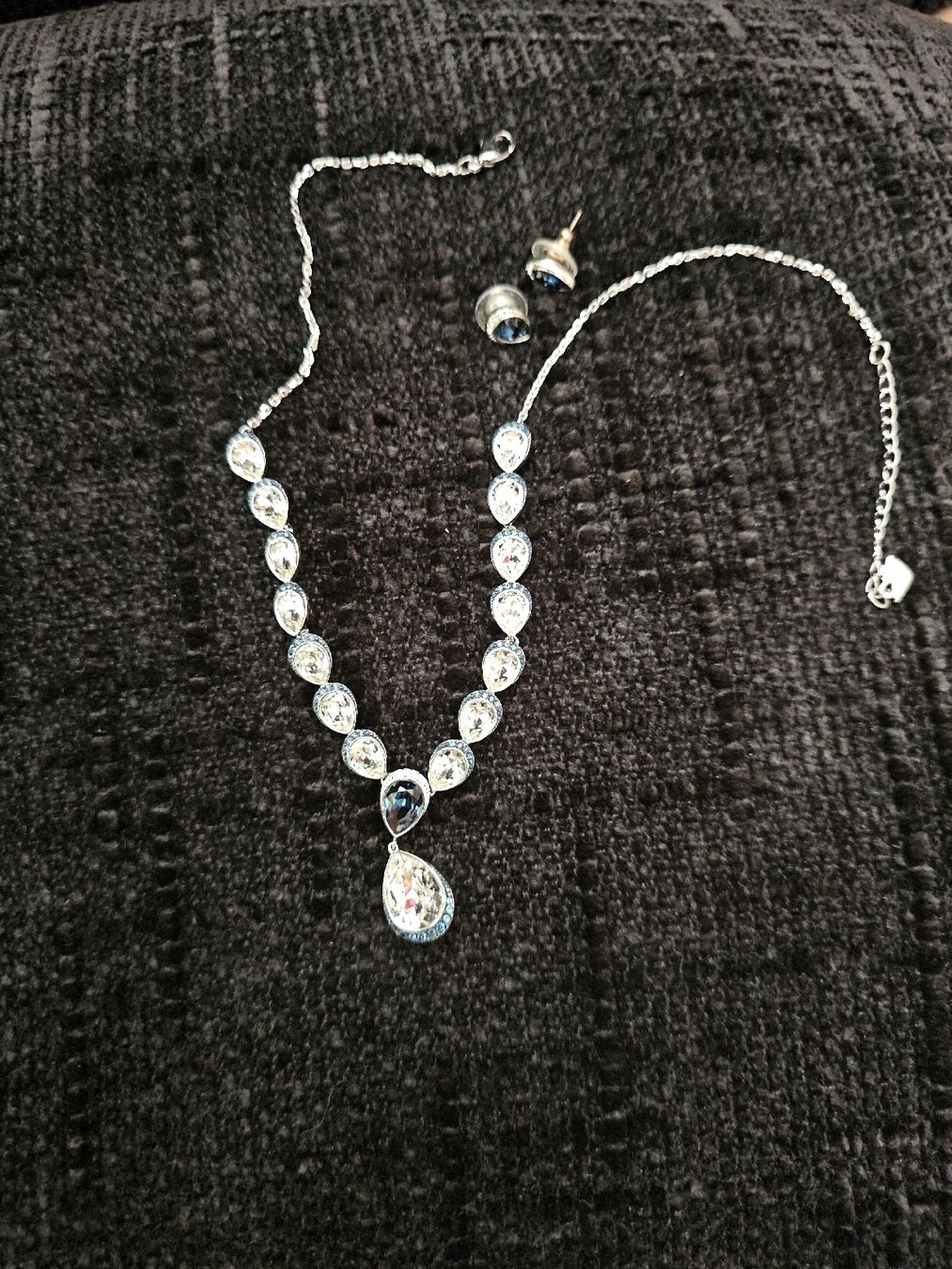 Swarovski Altri gioielli: Swarovski Kette mit Ohrringen – Usato da St. Gallen venduto da ejw_w9pv