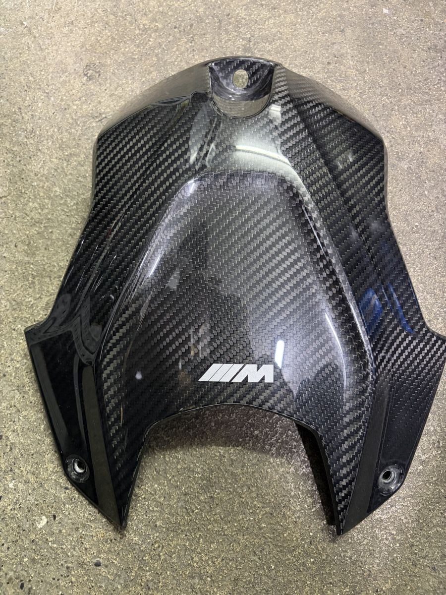 BMW Alle Motorradersatzteile: BMW M1000RR Tankabdeckung – Gebraucht aus Zürich von De_be_li