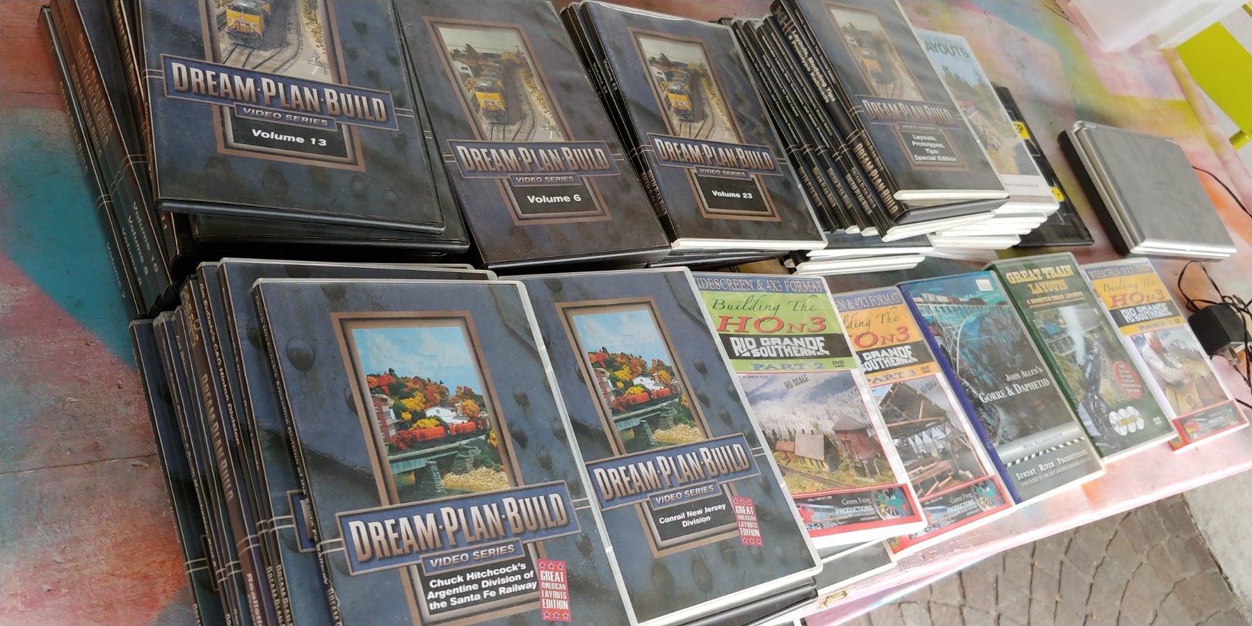 Trains électriques: US Eisenbahn DVDs mit Abspielgerät – D'occasion à Waltenschwil par Ardnas007