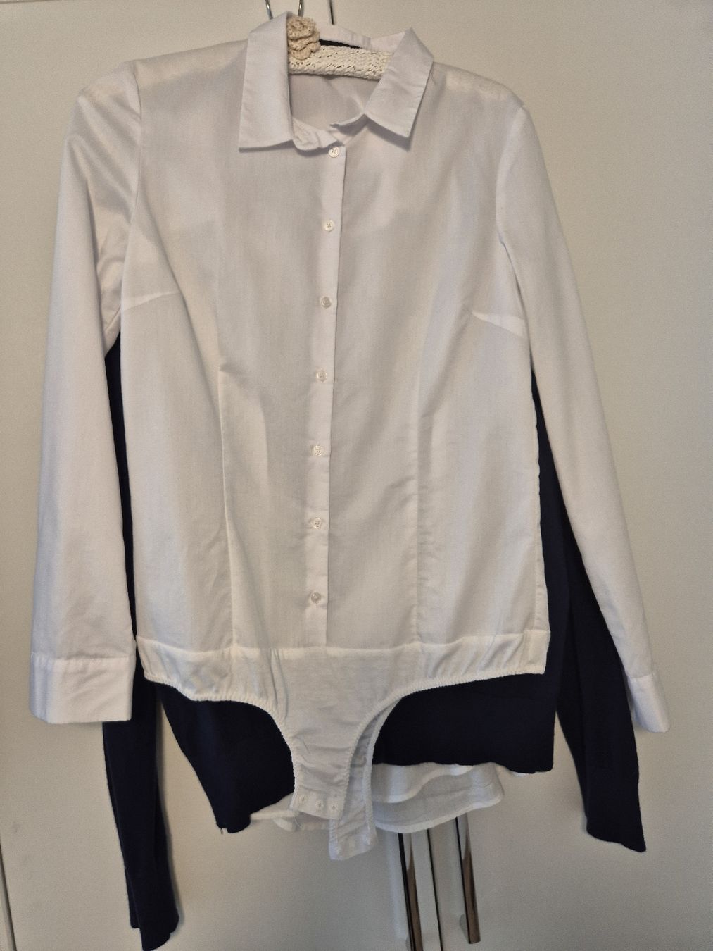 Lots de vêtements: Blusenbody Hallhuber Basic, Bluse H&M & Jäckli Gr. 40 – D'occasion à Oberbuchsiten par Wilandra 4