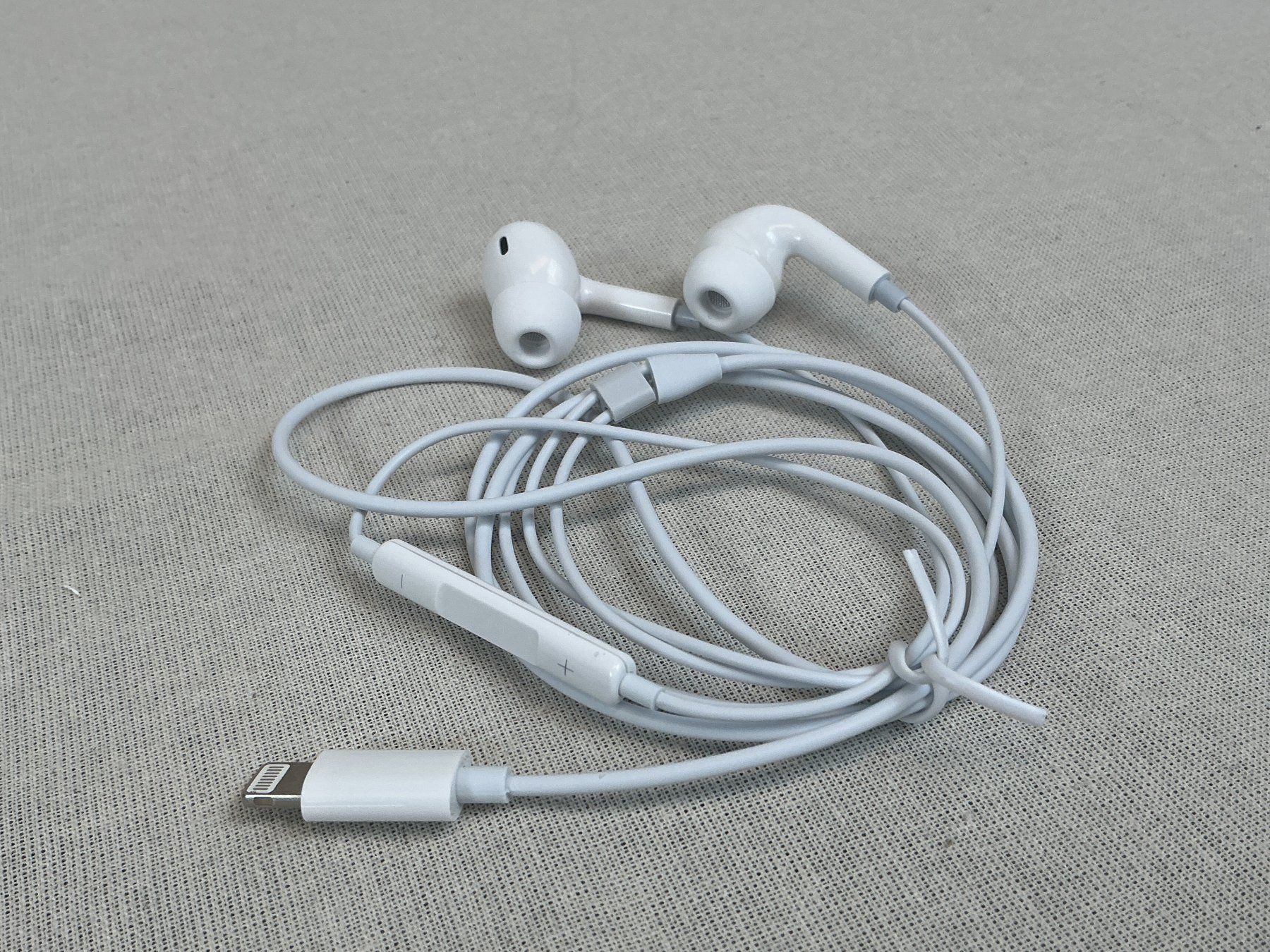Cuffie: USAMS Kopfhörer / Lightning In-ear Earphone – Nuovo (secondo la descrizione) da Richterswil venduto da Restwert_Richterswil 1