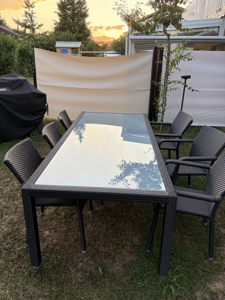Tavoli: Vip Loung Gartentisch inklusive 8 Stühlen – Usato da Jona venduto da Ensign2