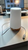 Stylische Nachttischlampe mit Holzfuss und Touch Sensor