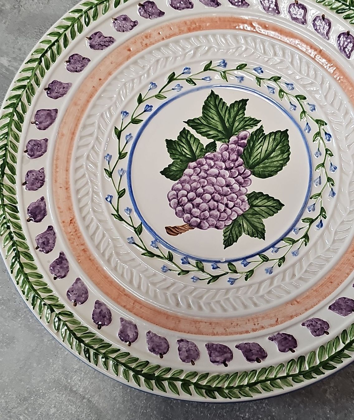Piatti di portata: Handbemalter Keramikteller mit Traubenmotiv, Vintage – Usato da Herzogenbuchsee venduto da tgi_rln7