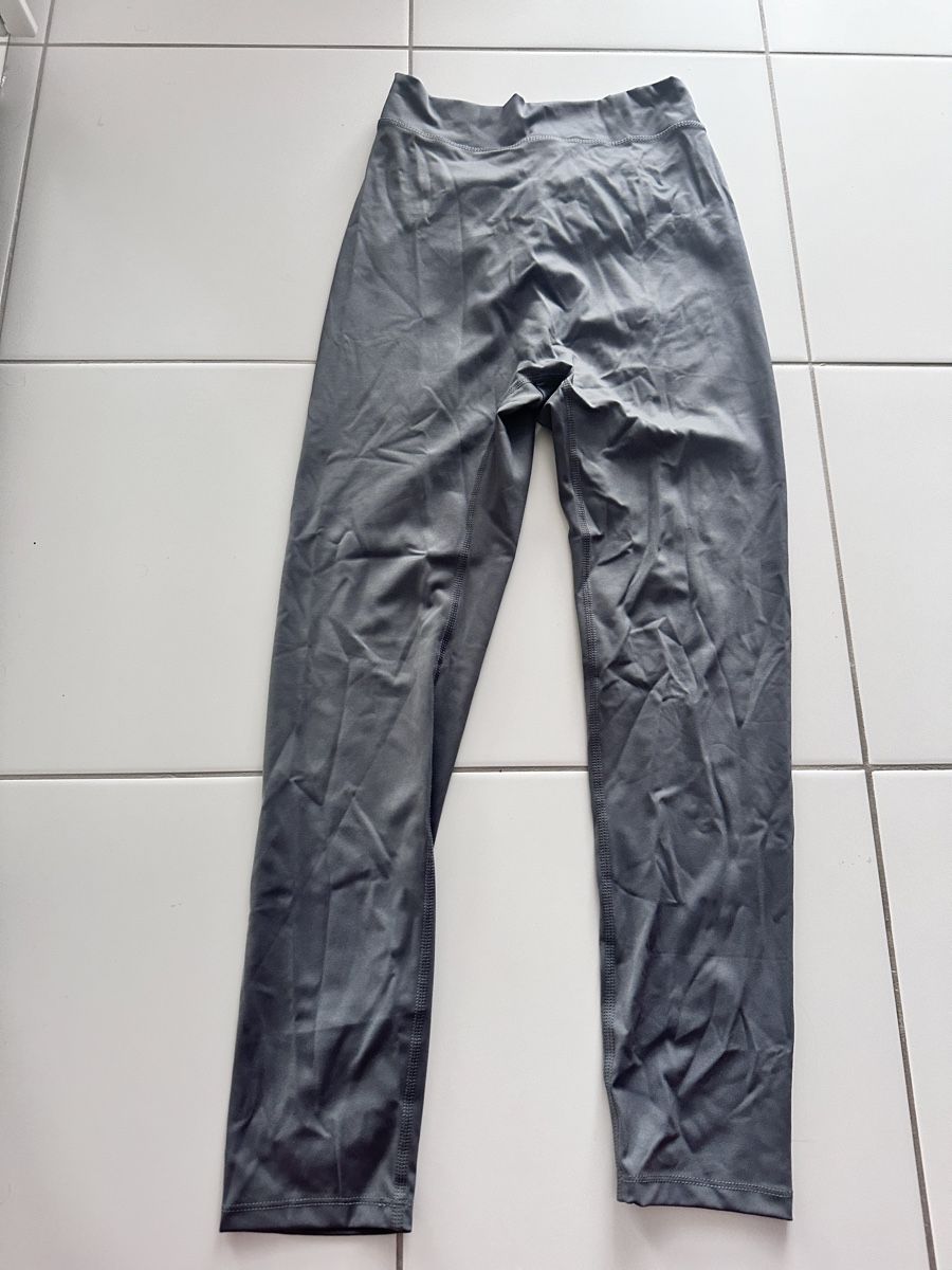 Shein Leggings: Graue Leggins🩶 – Gebraucht aus Winterthur von nik_pr58 1