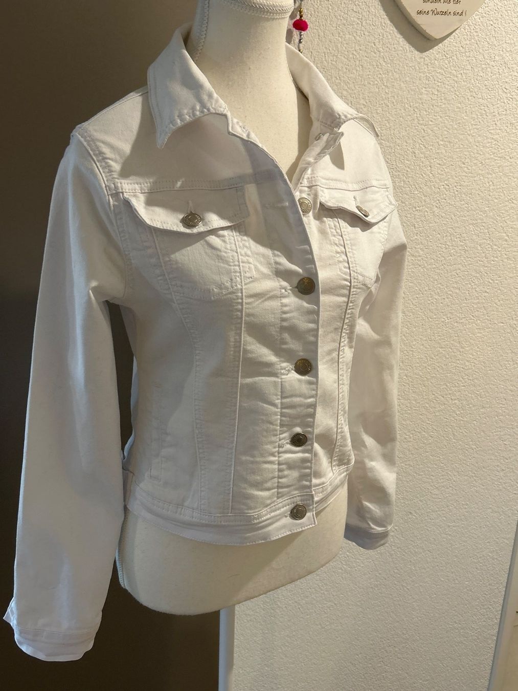 Vestes: Damen Jeans Jacke weiss – Neuf (Voir description) à Brunnen par Nala2929 2
