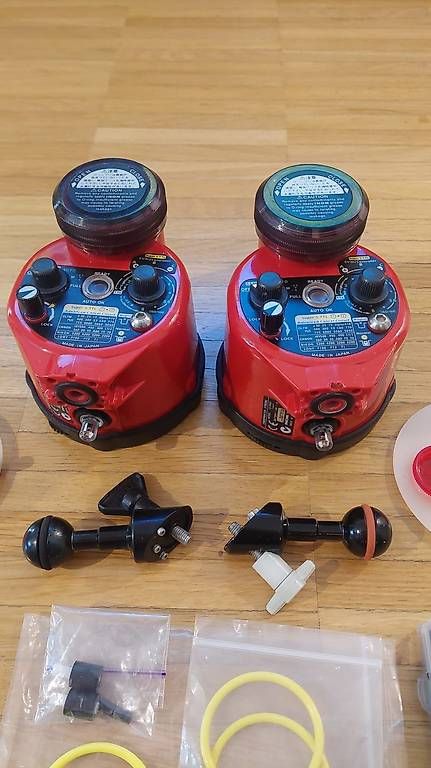 Flash: 2x INON D-2000 Unterwasserblitze – Usato da Uster venduto da olfu123 2