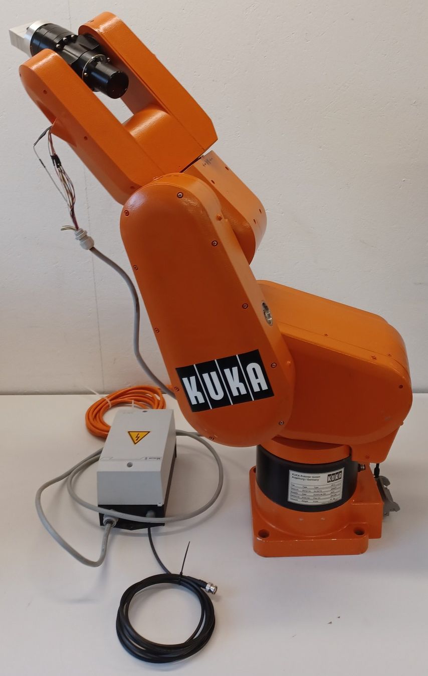 Accessori da laboratorio: Kuka KR 3 6 axis robotic arm – Difettoso da Niederdorf venduto da LeptonAG_Labor 2