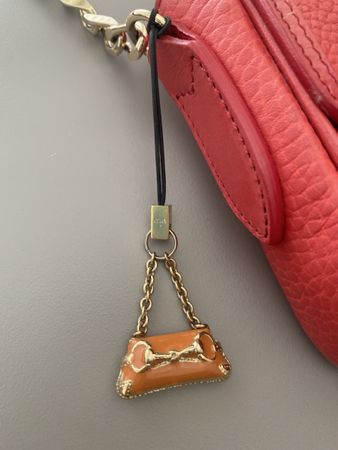 Gucci charm borsetta smaltata arancio, come nuovo!