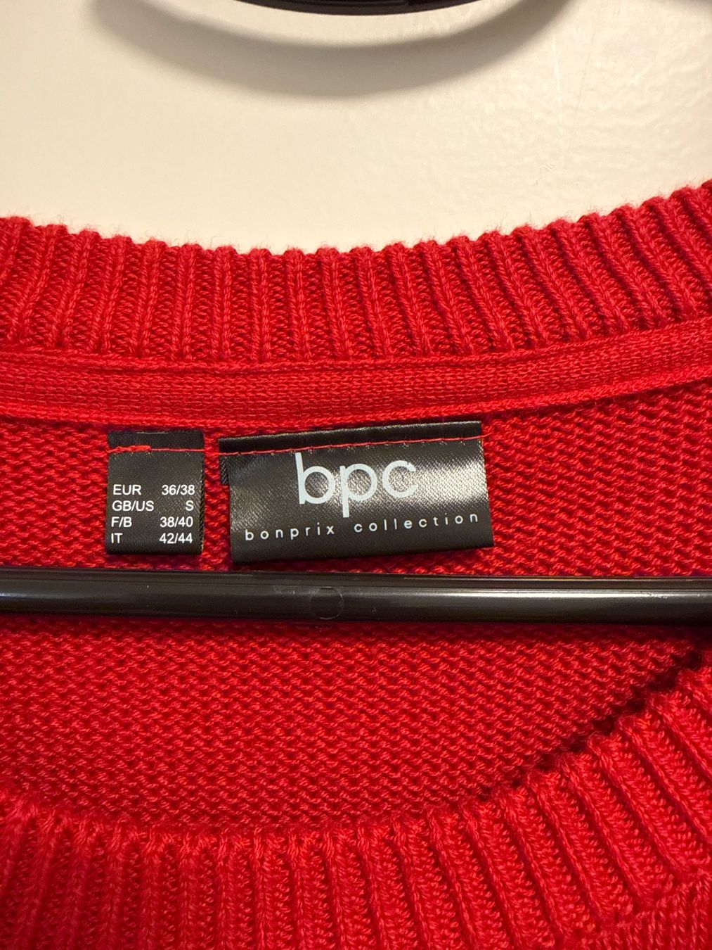 Maglioni & Felpe: Roter Winter Pullover mit Eisbär Motiv, Gr. 36/38 – Nuovo (secondo la descrizione) da Sisseln AG venduto da Baslerin1981 1