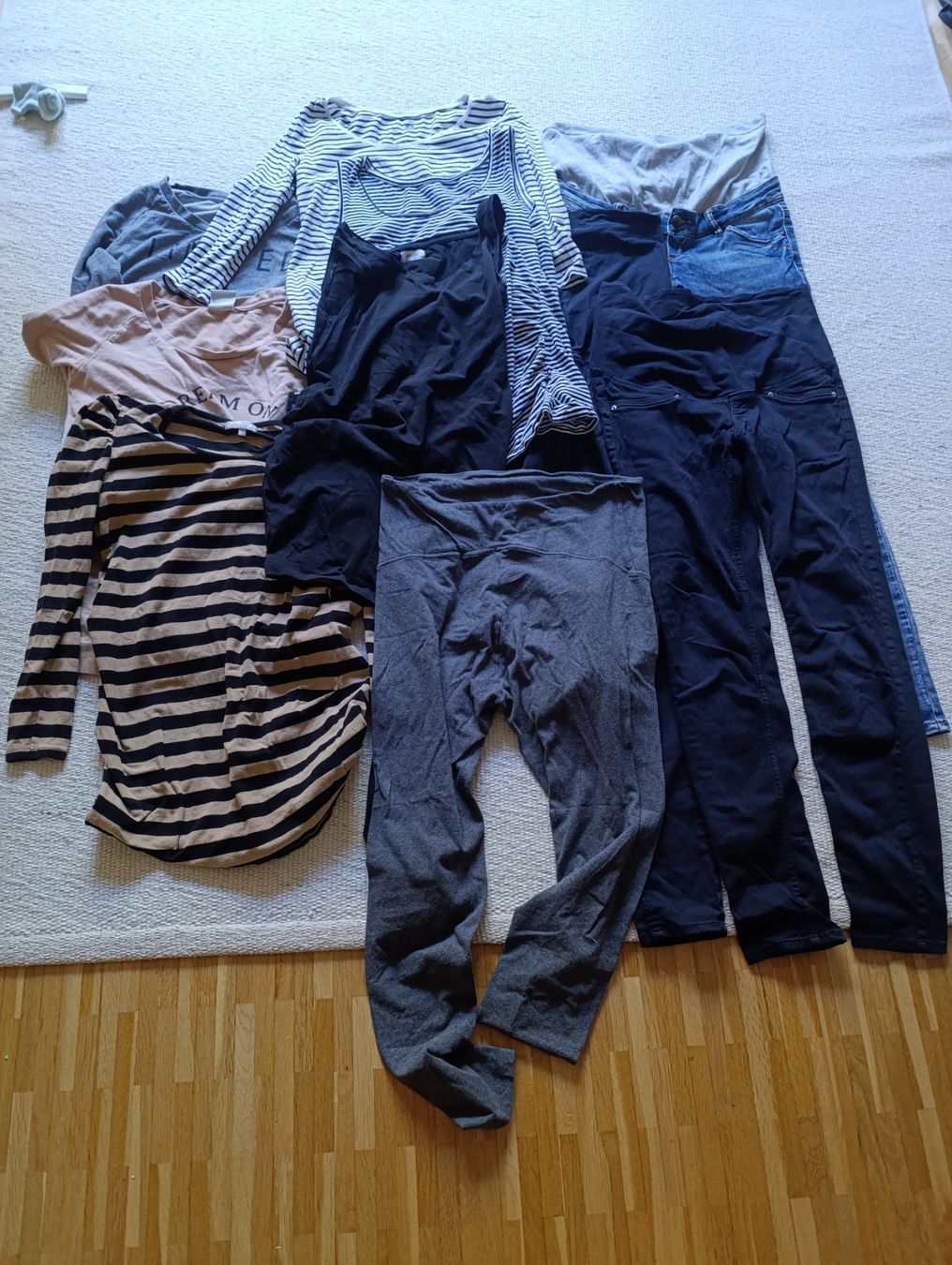 Lots de vêtements: Umstandskleider set – D'occasion à Bern par lammin