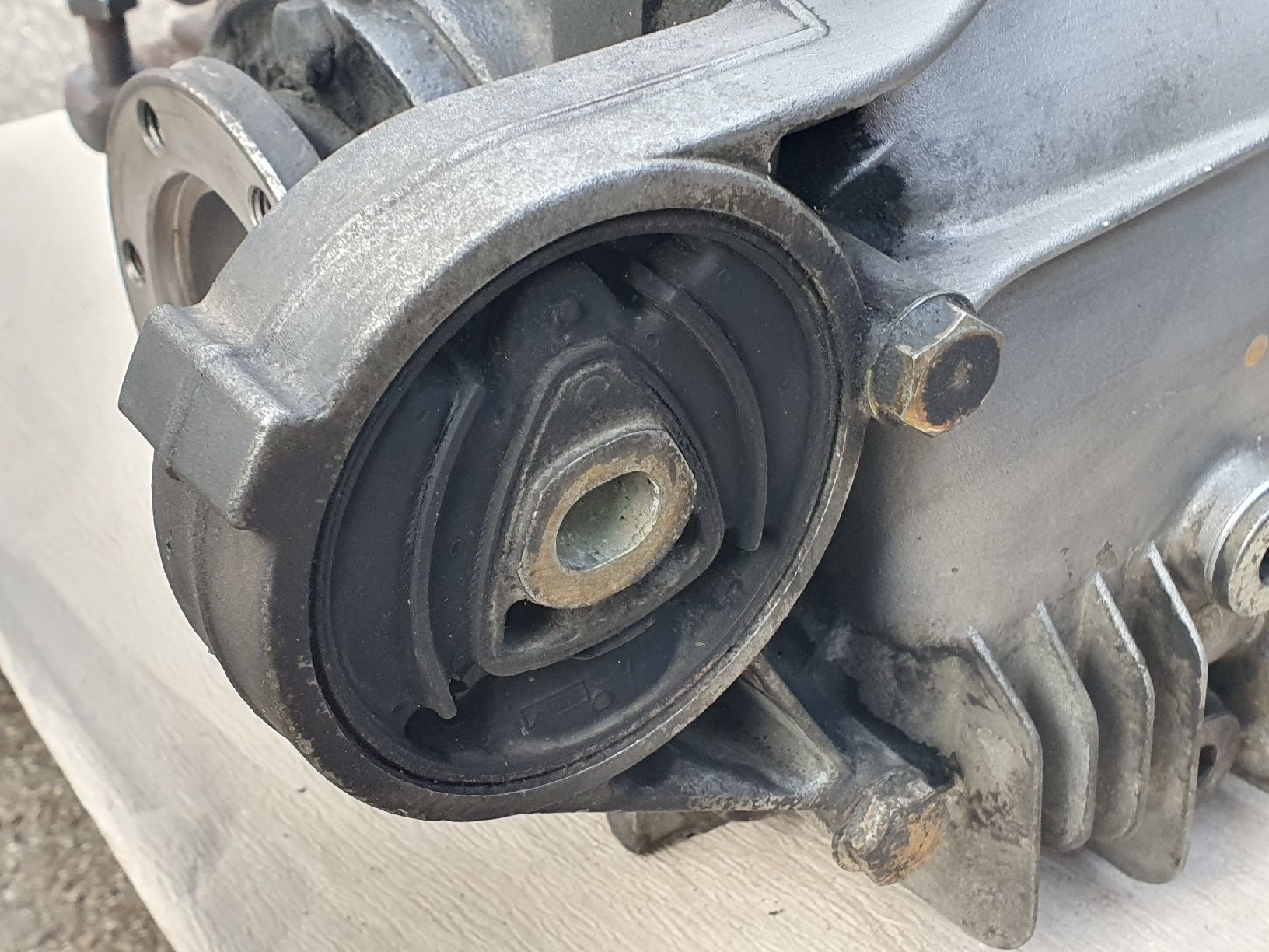 BMW Tutti pezzi di ricambio auto: BMW E30 Differential 3,73 mit 188er ohne Sperre – Usato da Zürich venduto da Jderwisch 7