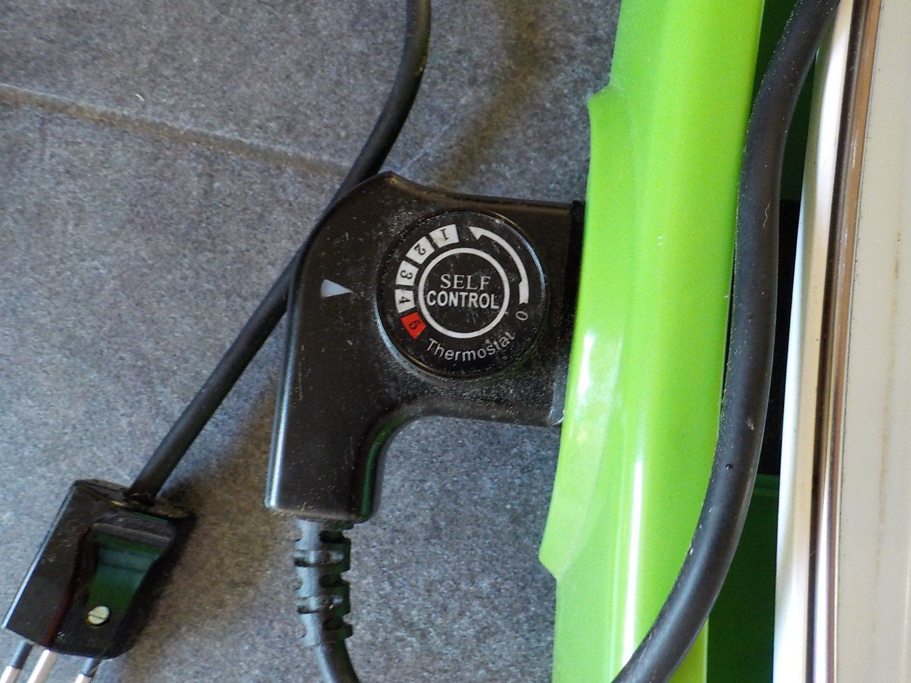 Griglie: Tischgrill mit Thermostat und Glasdeckel – Usato da Staad SG venduto da NonnoVespado 1