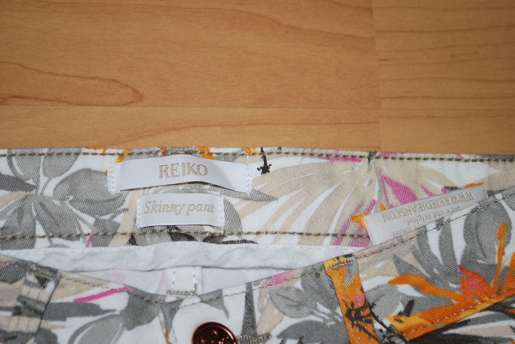 Jeans: Jeans REIKO Taille W 25  Neuf – Nuovo e nell'imballaggio originale da Cossonay-ville venduto da Super-Price-Quality 2