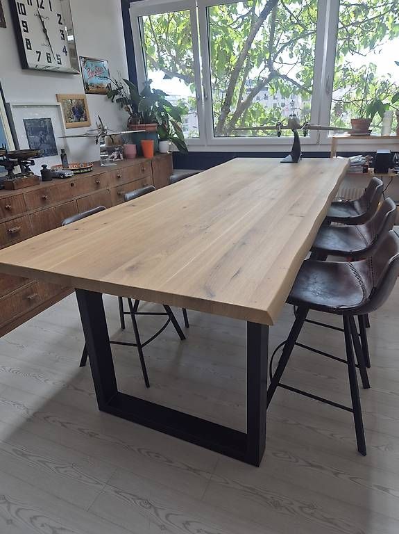 Tavoli: Table et chaises hautes cuir Schilliger – Nuovo e nell'imballaggio originale da Crans VD venduto da tgdis