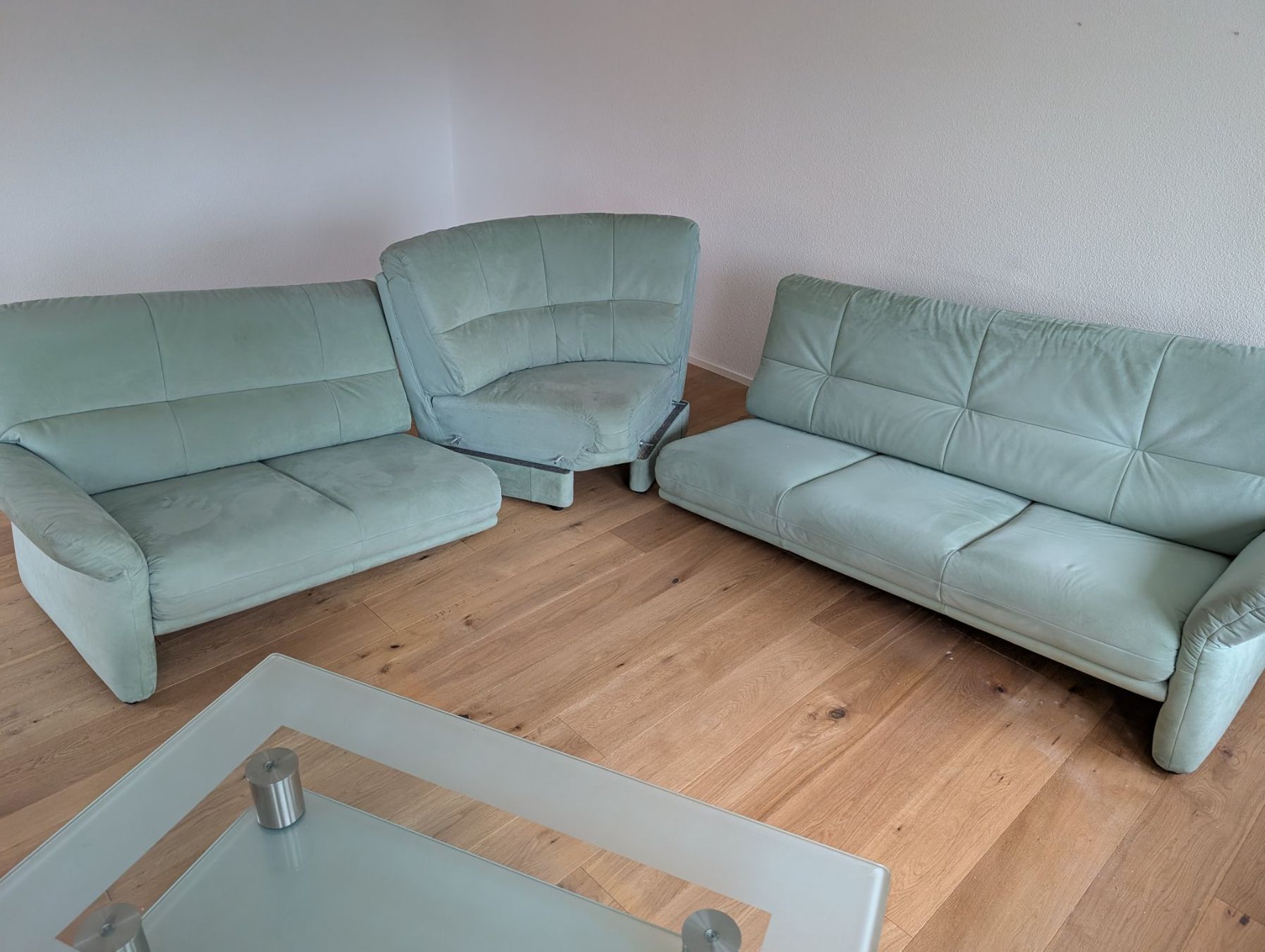 Divani: Ecksofa hellgrün mit Glastisch – Usato da Volketswil venduto da mattwalt 4