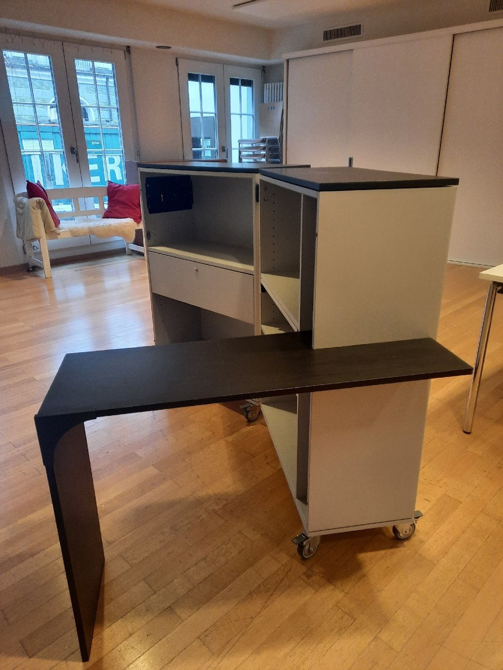 Scrivanie: Mobiles Büromöbel – Usato da Ennetbaden venduto da gekkoloco