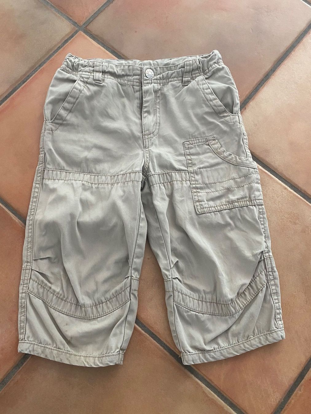 Pantalons: Bermudas in beige, Gr. 116 – D'occasion à Dornach par Dlimi