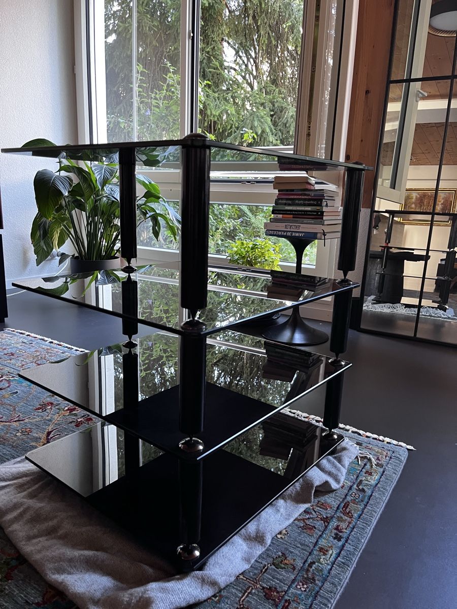 Regale: Glas Regal – Gebraucht aus Küssnacht am Rigi von lus_g9xw