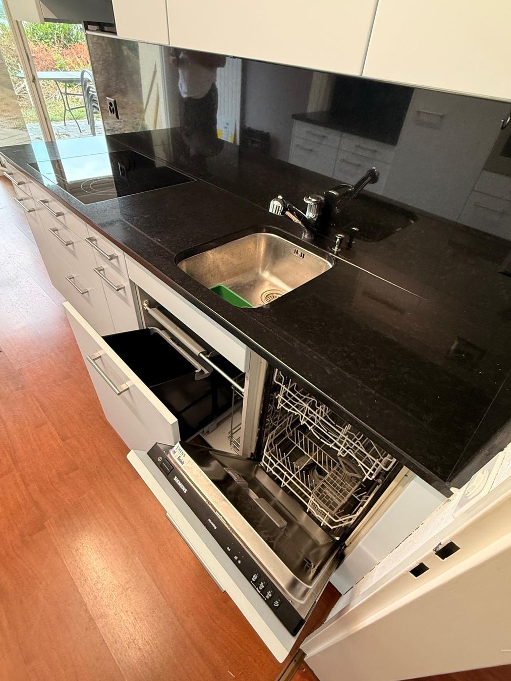Cucine complete: Schreinerküche mit schwarzer Granit-Arbeitsplatte & Geräte  – Usato da Zunzgen venduto da Fleksi 6