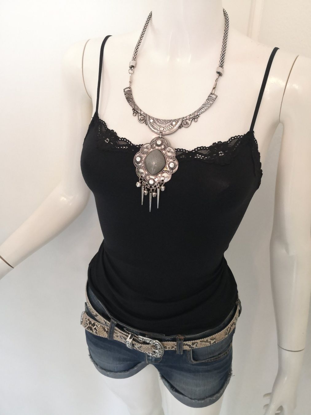 Mango Top: 🤩MANGO TOP STRETCH SCHWARZ MIT SPITZE – Nuovo (secondo la descrizione) da Olten venduto da Naja-Twins-Twins 3