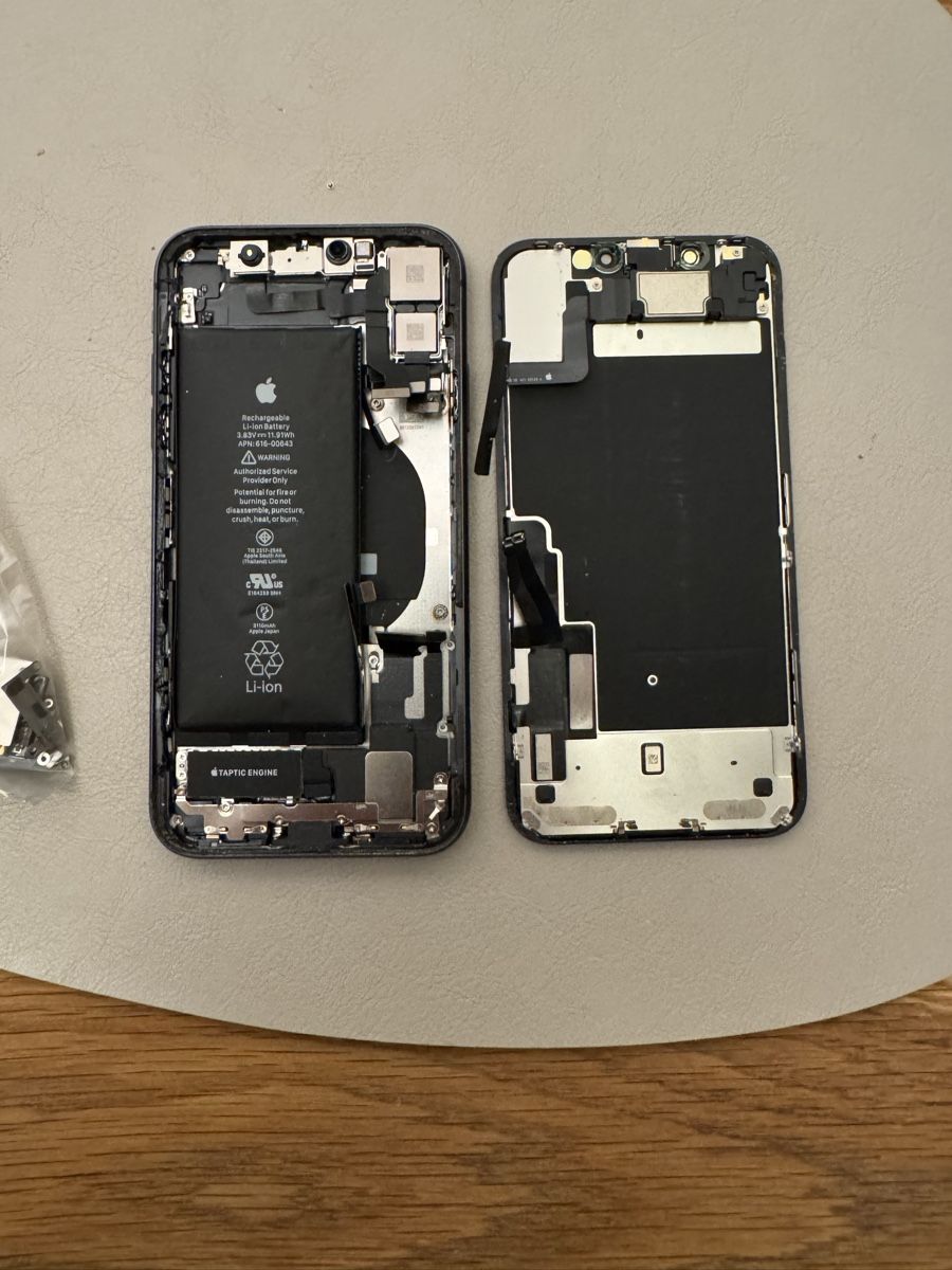Apple Handys / Smartphones: iPhone 11 – Defekt aus Adliswil von Busys