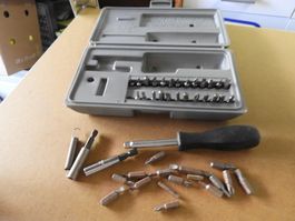 GRAU BOX, FAST KOMPLETT