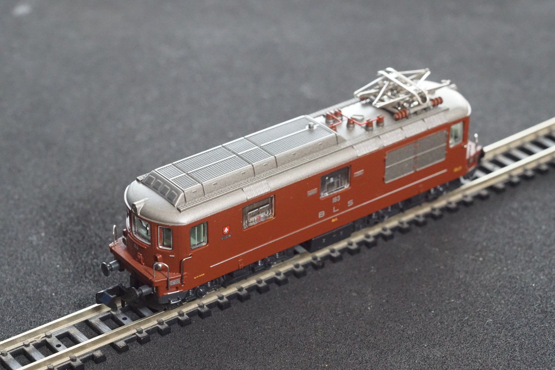 Arnold Modellini di ferrovie: ARNOLD Re 4/4 BLS Nr.163 braun – Usato da Gränichen venduto da iknow 7