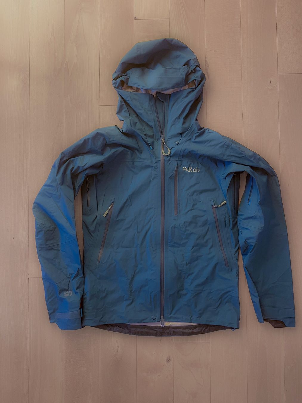 Rab Giacche: Regenjacke Firewall Mountain Jacket (Rab) – Nuovo (secondo la descrizione) da Gurzelen venduto da moschthans