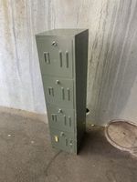 Metallschrank/Garderobe 4 Fächer gebraucht