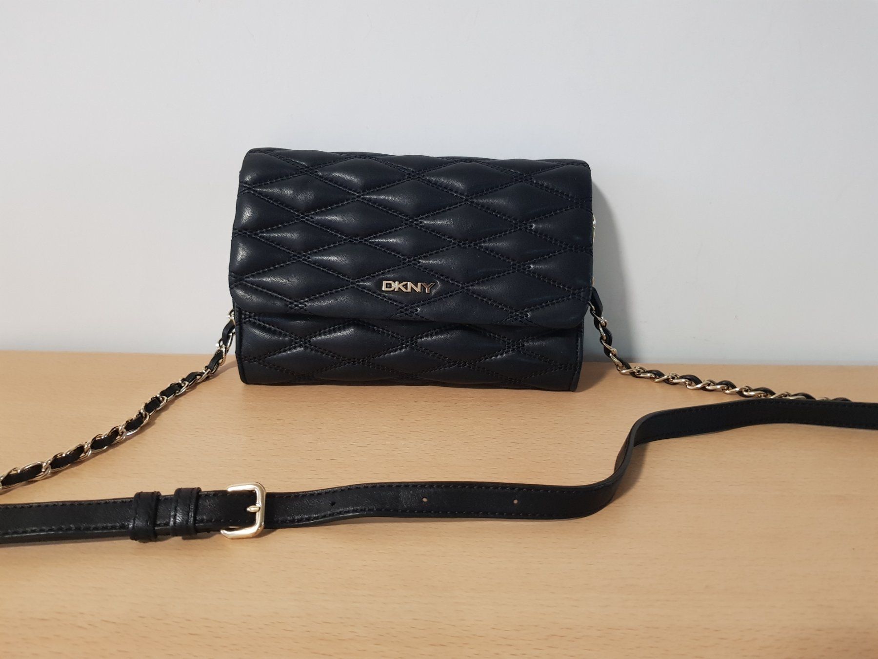 DKNY Borse da donna: DKNY Leder-Umhängetasche – Usato da Basel venduto da fafa68 1