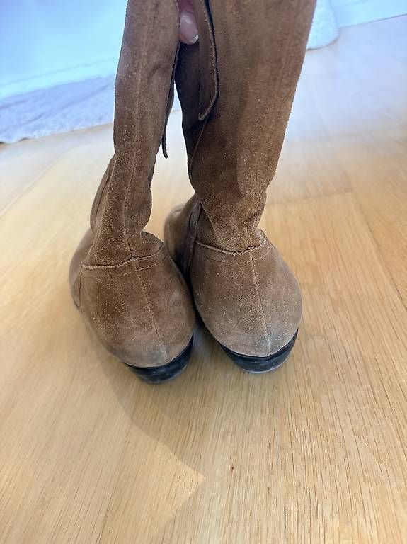 Scarpe da donna: Bottes en daim beige/camel Kazar – Usato da Chardonne venduto da any_yq5q 2