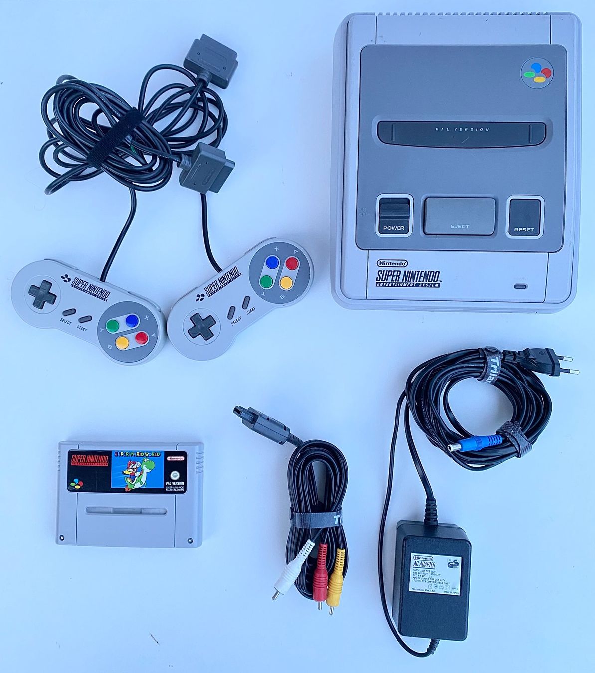 Nintendo Console: Super Nintendo SNES Konsole + 2 Controller + Zubehör TOP – Usato da Wettingen venduto da ray_boccia