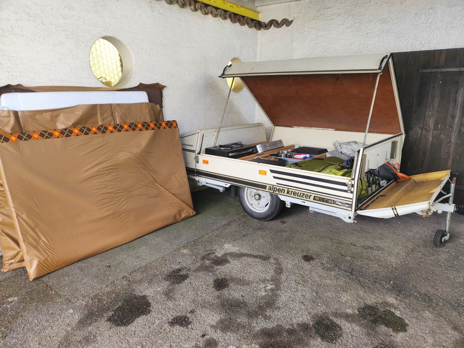 Camping Fahrzeuge: Camping Utensilien mit Anhänger – Gebraucht aus Herzogenbuchsee von walsch01 1