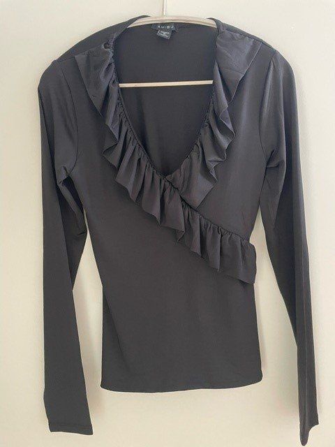 Tops: Bluse Top langarm Oberteil Amisu Medium Langarmshirt neu – Neu (gemäss Beschreibung) aus Aawangen von yrla