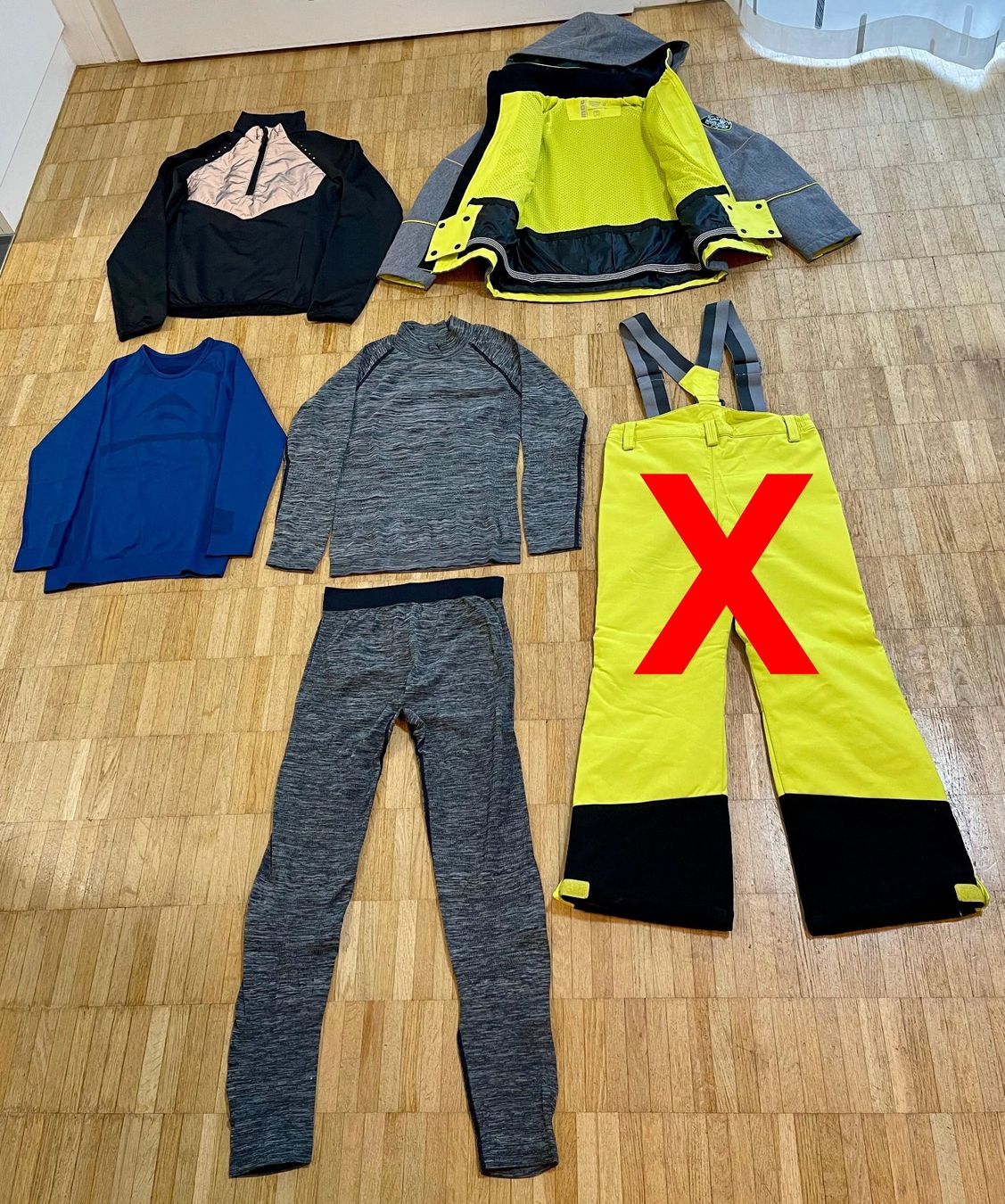 Lotti & Set di vestiti: Kinder Schneekleider Gr 134/140 – Usato da Zürich venduto da giovannisp 1