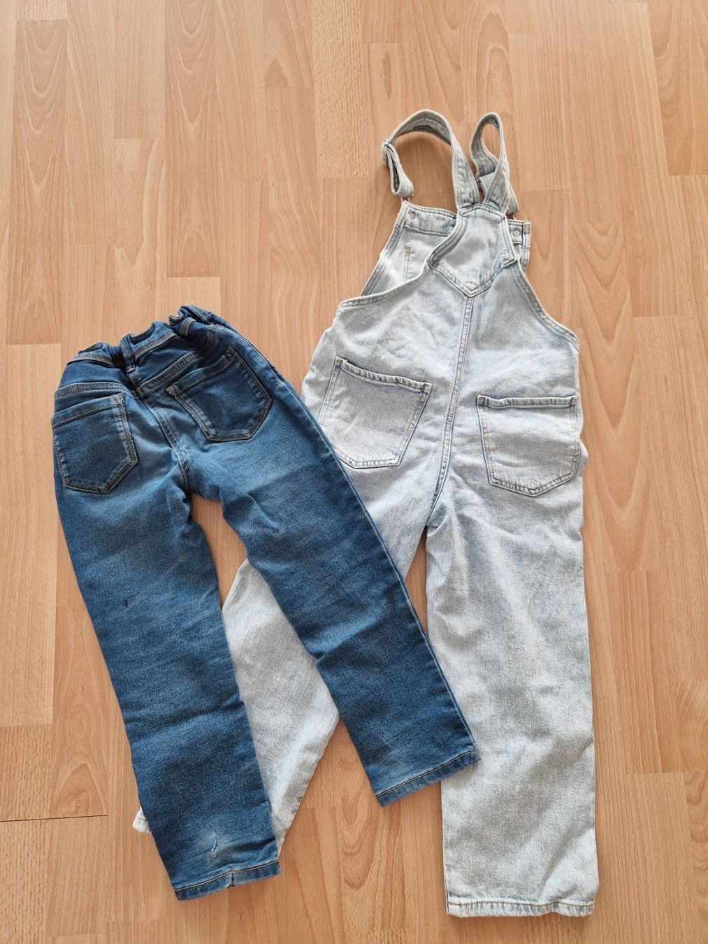 H&M Pantalons: 2 Paar Jeans – D'occasion à Wetzikon ZH par Koalawomb08 1