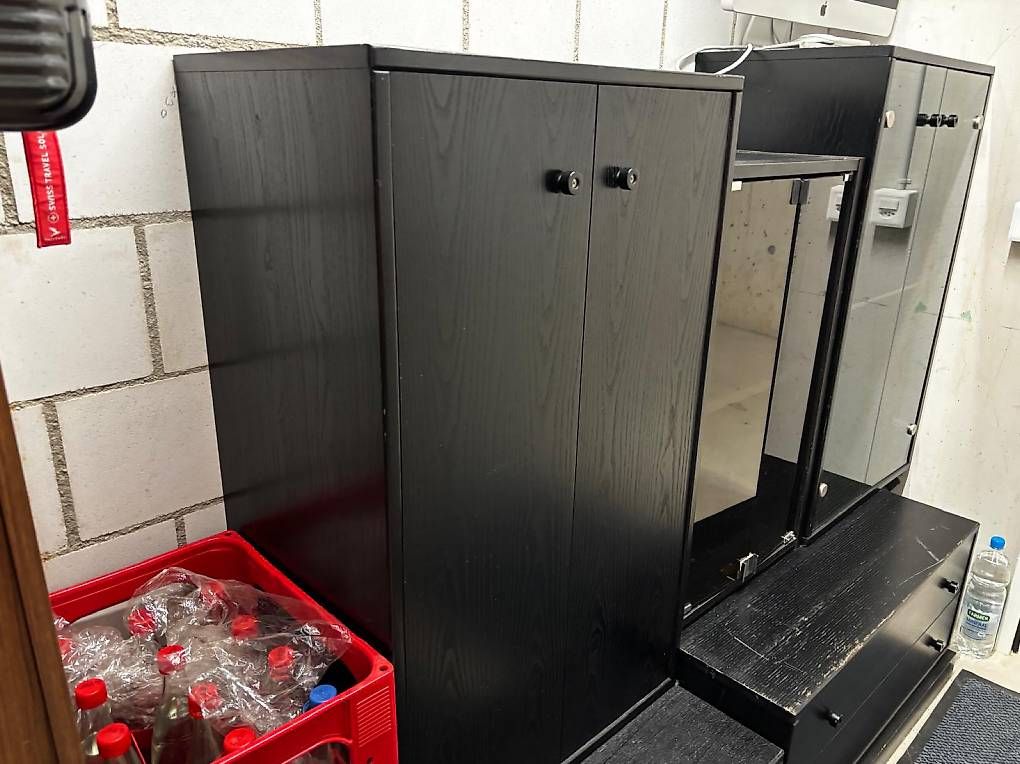 Étagères: Schwarze Wohnwand Möbel – D'occasion à Bolligen par Capac
