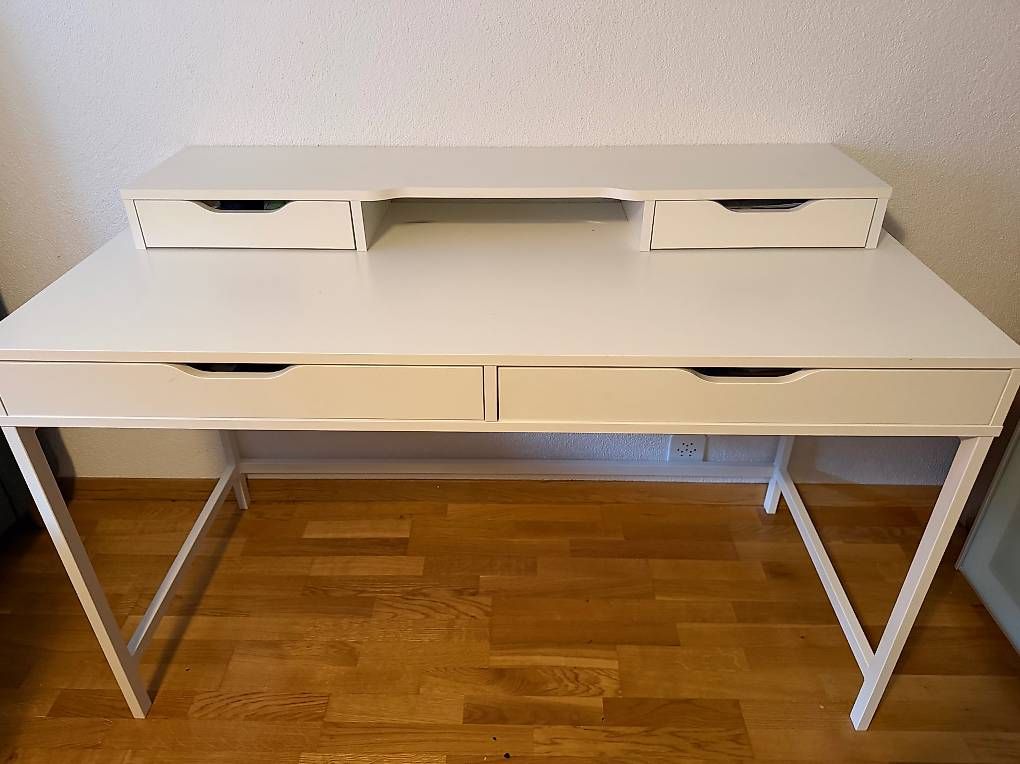 Ikea Scrivanie: Moderner weisser Schreibtisch mit 4 Schubladen – Usato da Luzern venduto da deb_pxp9 3