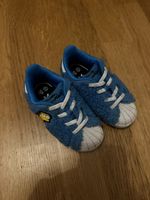Plüschturnschuhe von Adidas in Grösse 25.5