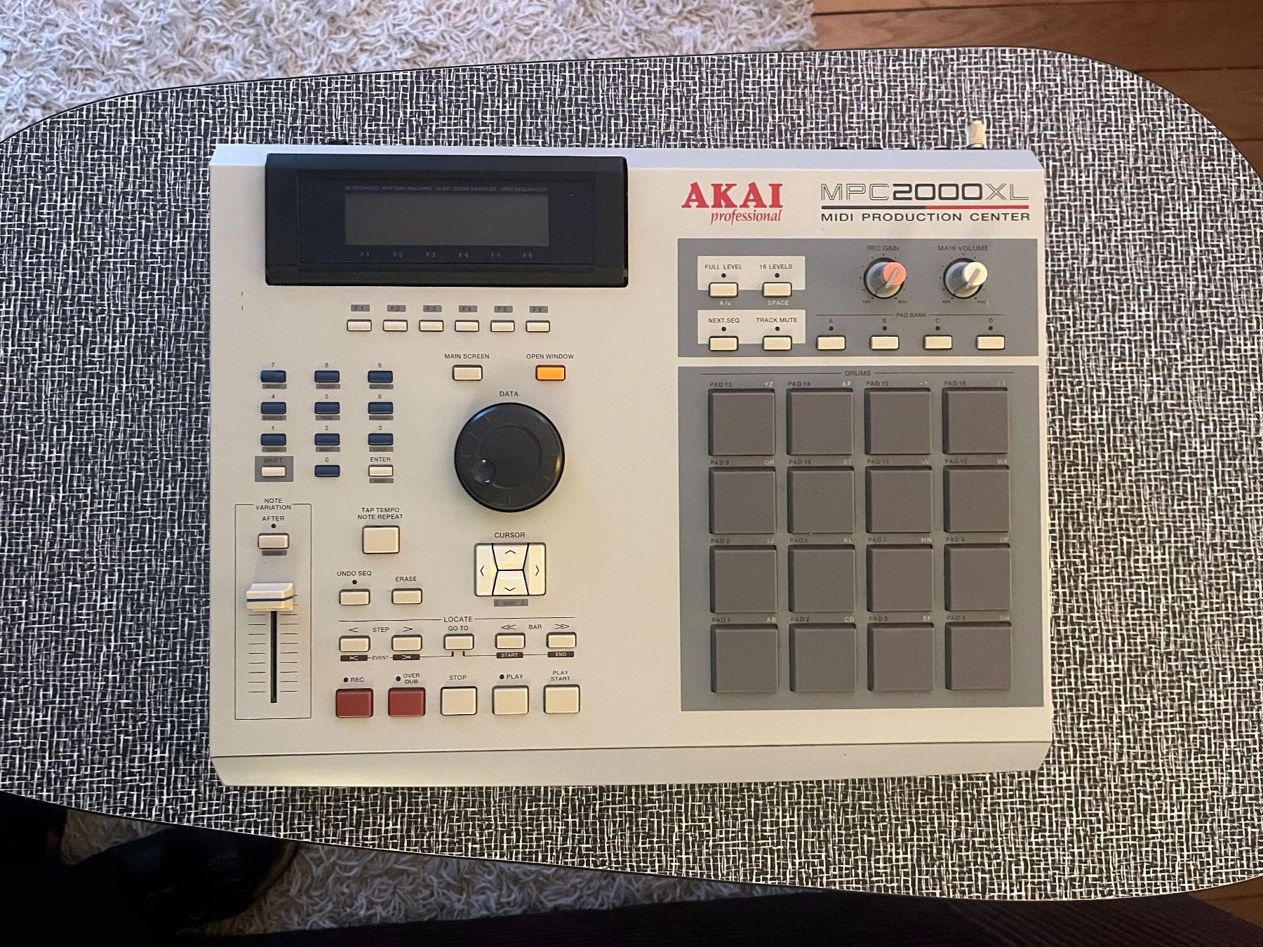 Akai Instruments de musique: Akai MPC 2000 XL – D'occasion à Zürich par datmax 1