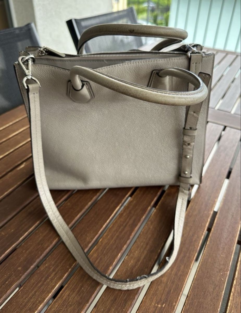 Michael Kors Borse da donna: Michael Kors Leder Handtasche Grau-Taupe – Usato da St. Gallen venduto da lfs_nxl8 6