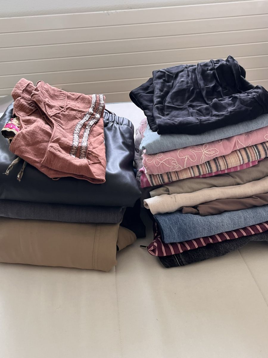 Kleiderpakete: Pack clothes – Gebraucht aus Aigle von cla_dd9s