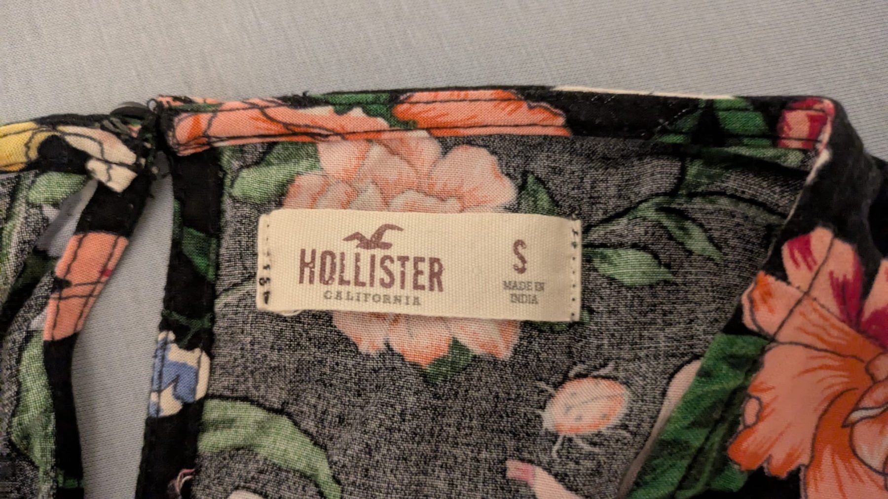 Jumpsuits: Hollister Sommer Overall Blumenmuster – Gebraucht aus Hochwald von A3N. 2
